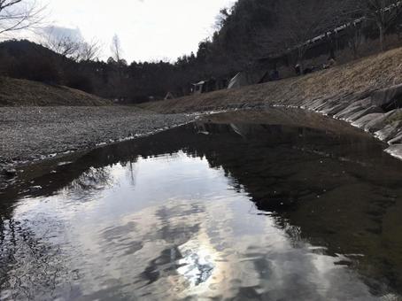 水面に映る太陽 水面に映る太陽の写真