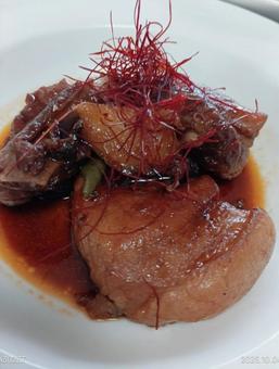 スペアリブの赤ワイン煮込みの写真