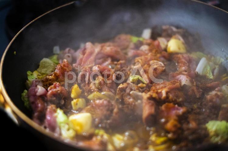 白菜と豚肉の無水カレー作り カレー,カレー作り,カレー粉の写真素材