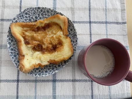 フレンチトーストと飲み物 フレンチトースト,トースト,食パンの写真素材