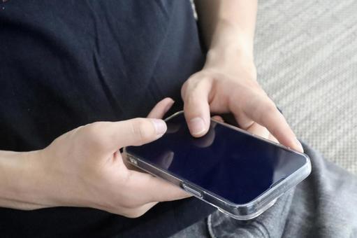スマホを持つ男性の手 スマホを持つ男性の手 スマホ,男性,ビジネスの写真素材