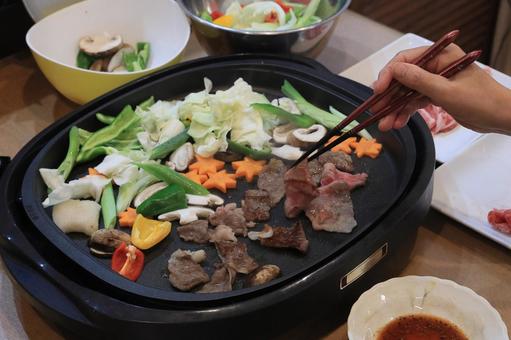 おうち焼肉 おうち焼肉 焼肉,家庭,鉄板の写真素材