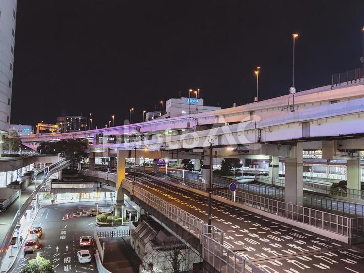 横浜駅東口の夜景（サイバーパンク風） 屋外,景色,木の写真素材