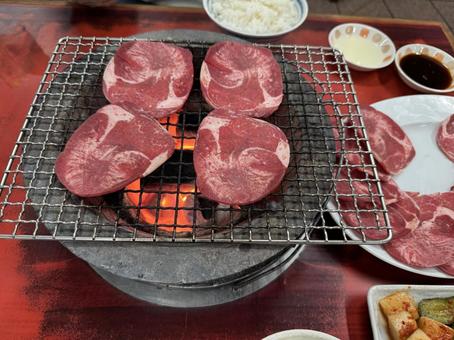 塩タン 塩タン,タン,焼肉の写真素材