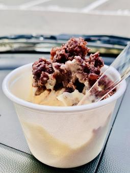 小豆ソフトクリーム 小豆ソフトクリーム 小豆,あんこ,ソフトクリームの写真素材