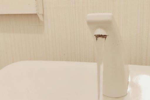 カビが生えた蛇口 カビが生えた蛇口の写真