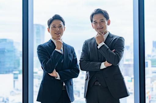 考えるビジネスマン 考えるビジネスマン ミーティング,リーダー,チームの写真素材