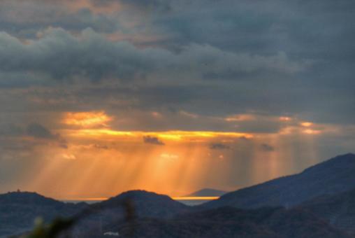 天使の梯子 幻想的,素材,自然の写真素材