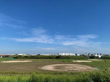 グランドと空 空,晴れ,空背景の写真素材