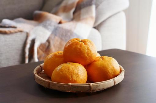 テーブルの上のみかん みかん,果物,フルーツの写真素材