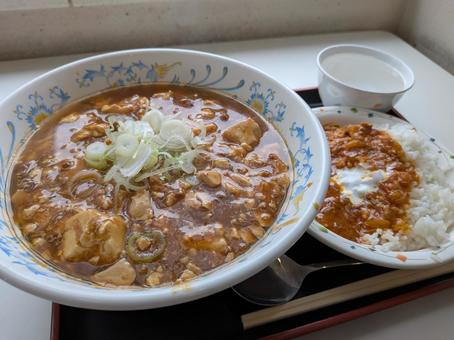 食堂の食事 食堂の食事 食堂,ラーメン,社員食堂の写真素材