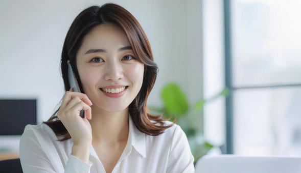 スマホ 若い女性 スマホ 若い女性の写真