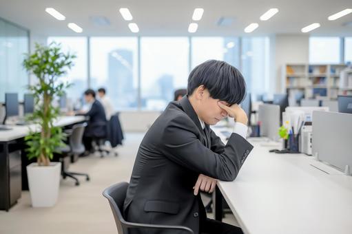 悩むビジネスマン ビジネスマン,新入社員,男性の写真素材