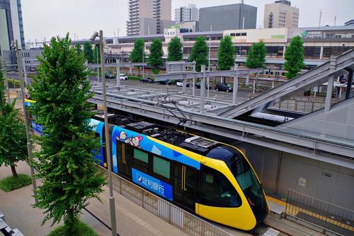 出発を待つライトライン 出発を待つライトライン ライトライン,宇都宮ライトレール,路面電車の写真素材