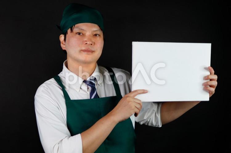 エプロンと白板を持つ男性 男性,エプロン,白板の写真素材