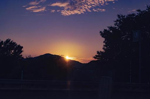 日没 日没 夕焼け,紫,オレンジ色の写真素材