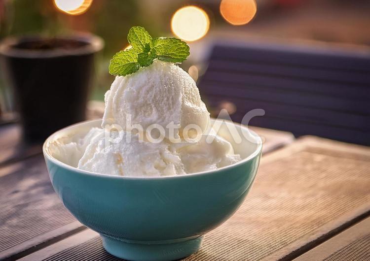 オープンカフェのアイス かき氷,ソフトクリーム,オープンカフェの写真素材