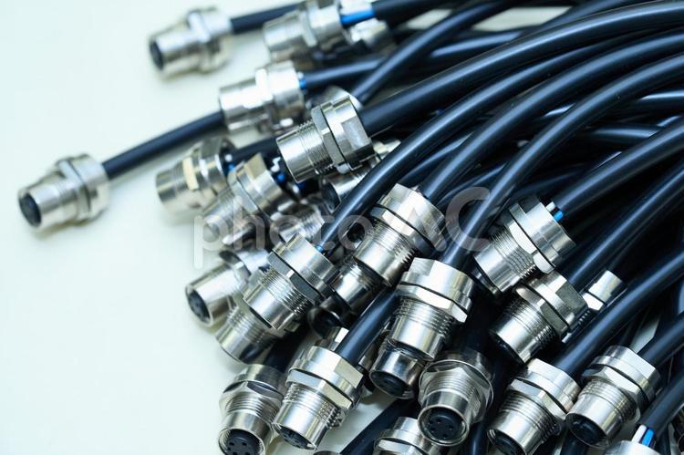 工業用の機械に接続する電線 電線,電線加工,ケーブルハーネスの写真素材