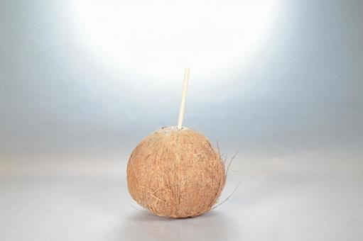ココナッツ(ストロー付き)01 ココナッツ(ストロー付き)01 果物,フルーツ,ココナッツの写真素材