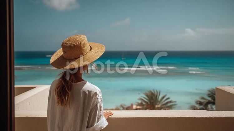 麦わら帽子を被った女性の後ろ姿 女性,後ろ姿,バケーションの写真素材