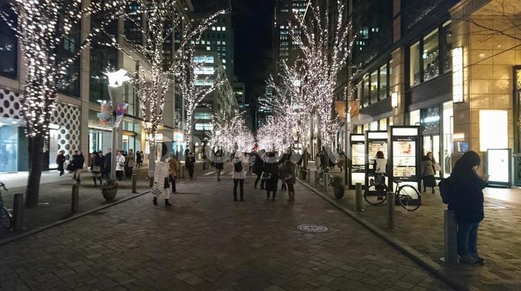 夜のオフィス 夜,オフィス,イルミネーションの写真素材