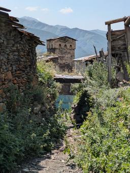 ウシュグリ村の小径 小径,ウシュグリ村,ushguliの写真素材