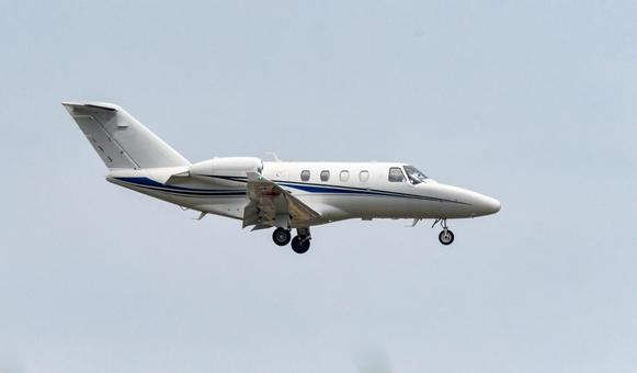飛行中のビジネスジェット機 飛行中のビジネスジェット機 飛行機,航空機,空の写真素材