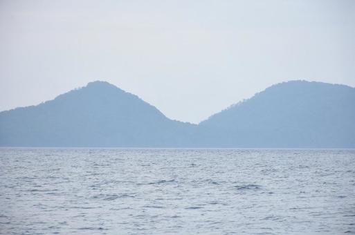 支笏湖と山二つ 支笏湖と山二つ 支笏湖,夏,自然の写真素材