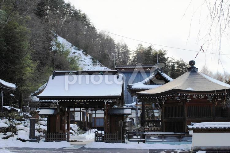 信州上田市塩田野龍光院の雪景色 信州,上田市,塩田野の写真素材