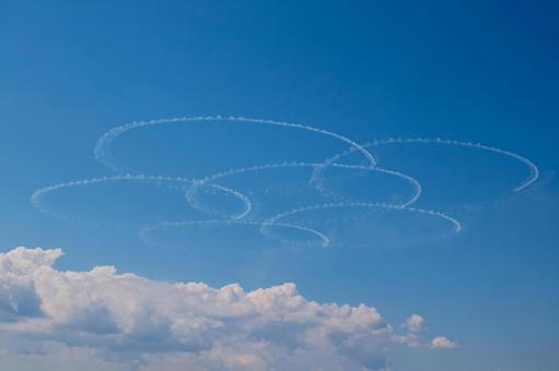 ブルーインパルス ブルーインパルス ブルーインパルス,空,スモークの写真素材