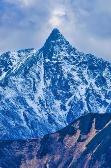 冠雪の北アルプスの槍ヶ岳 冠雪,北アルプス,槍ヶ岳の写真素材