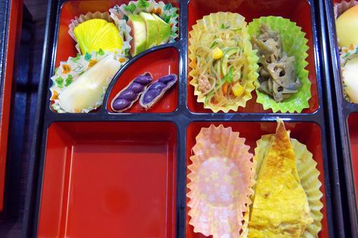 詰めかけのお弁当 お弁当,手作り弁当,春雨サラダの写真素材