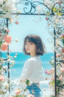 海をバックに立つ女性のポートレート 海をバックに立つ女性のポートレートの写真