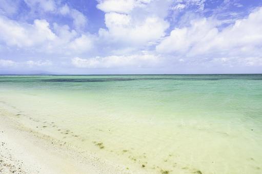 沖縄-【竹富島-竹富島の風景】 沖縄-【竹富島-竹富島の風景】 海,青,青空の写真素材
