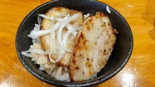 ミニチャーシュー丼 ミニチャーシュー丼,サイドメニュー,ご飯ものの写真素材
