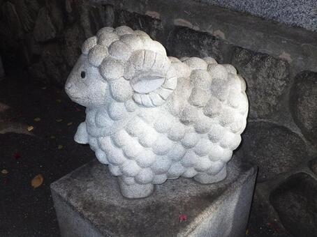 保久良神社の十二支の石像　ヒツジ 未,羊,ヒツジの写真素材