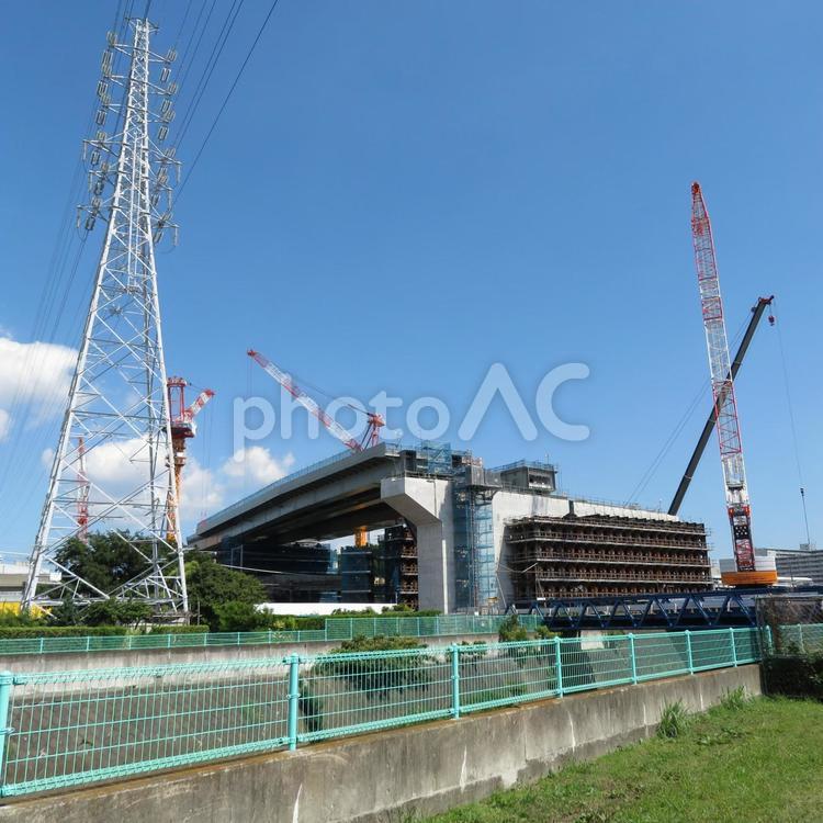 河川を挟んだ大型環状道路の建設現場 工事,建設,道の写真素材