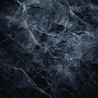 金色の筋が入った黒い大理石の写真