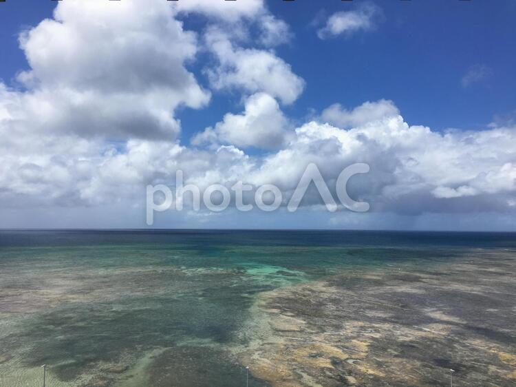 沖縄の海 サンゴ,珊瑚礁,浜の写真素材
