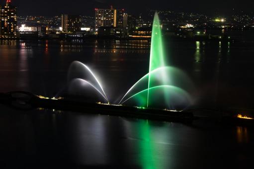 琵琶湖の噴水ライトアップの写真