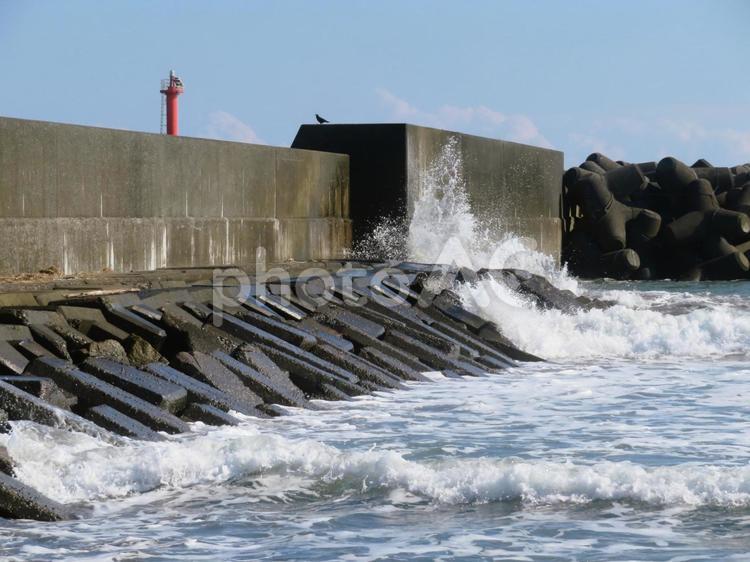荒々しい波が打ち付ける風景 波,海,波しぶきの写真素材