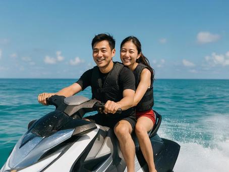 水上バイクのカップル 水上バイクのカップルの写真