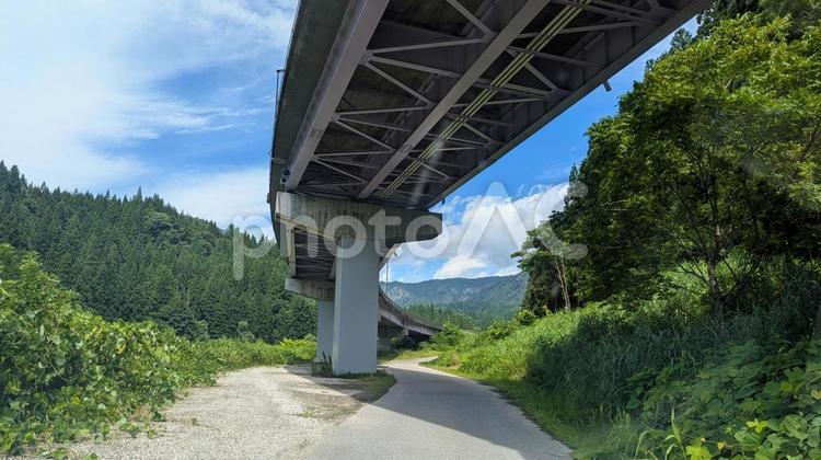 JR只見線・早戸駅前の霧幻峡付近の橋梁 風景,景色,橋梁の写真素材