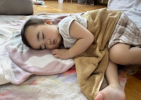 赤ちゃんの寝顔の写真