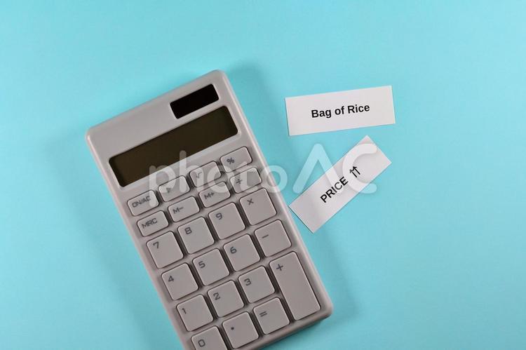 米が値上がりするイメージ bagofrice,米,値上げの写真素材