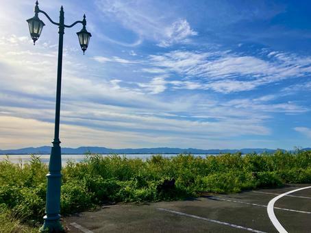 琵琶湖を望む湖畔の街灯 琵琶湖,湖畔,滋賀の写真素材