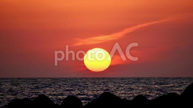 東京都伊豆諸島新島前浜海岸の夕日 前浜海岸,新島,伊豆諸島の写真素材