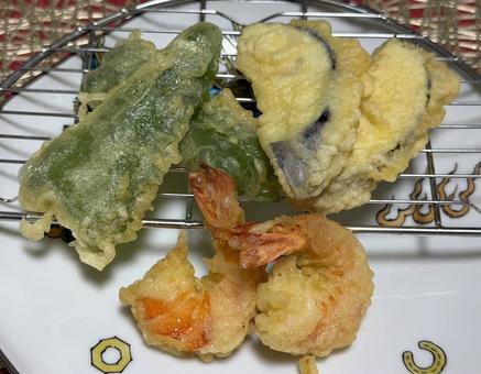 天ぷら三種盛り 天ぷら三種盛り,三種盛り,エビの写真素材