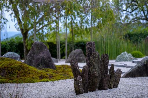 枯山水 枯山水 苔むす,侘び寂び,和風庭園の写真素材