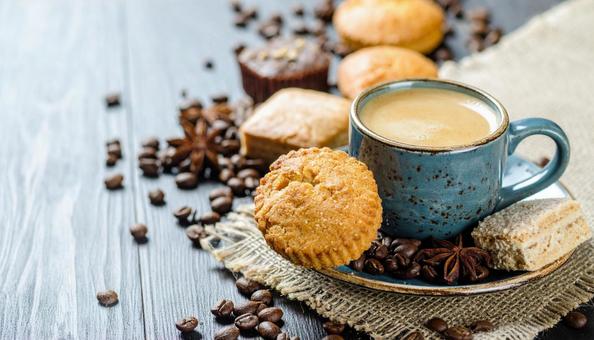 コーヒーとスイーツの写真